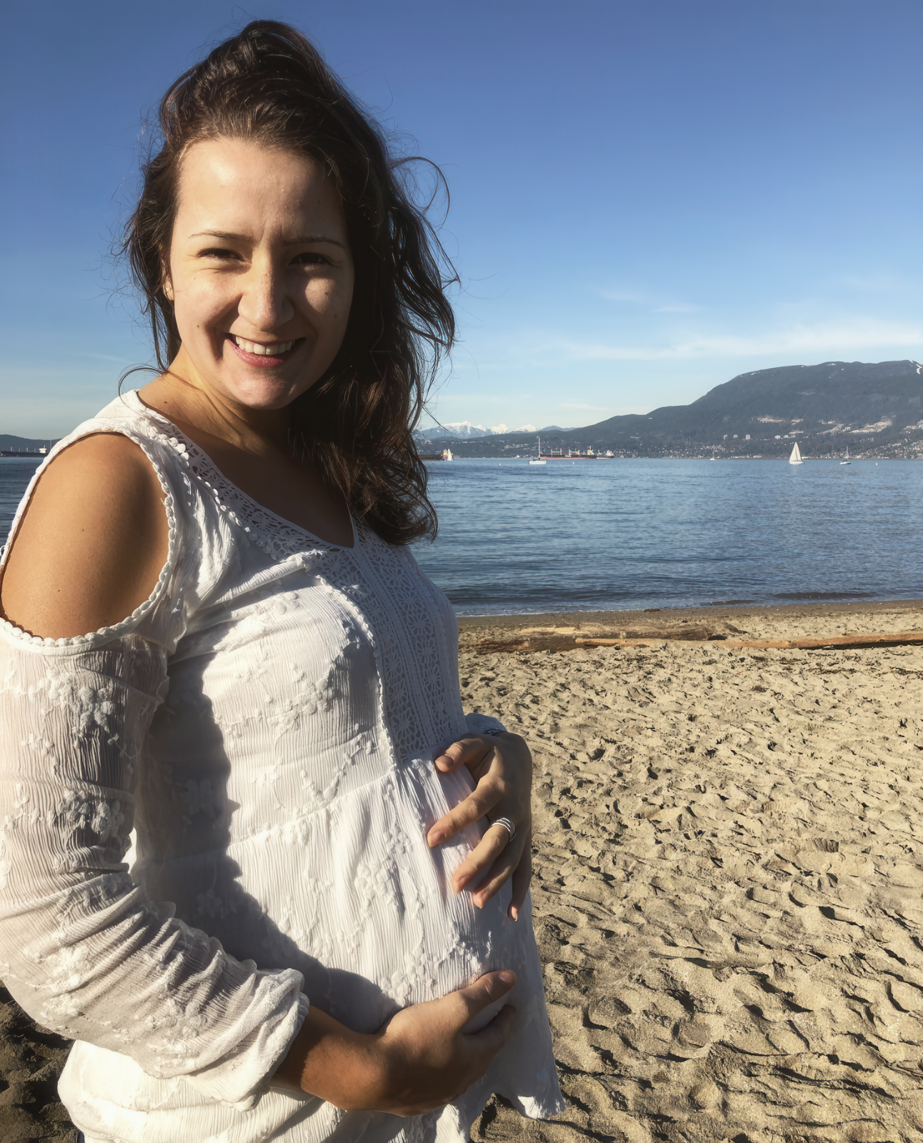 katia-haslam-pregnant-midwife